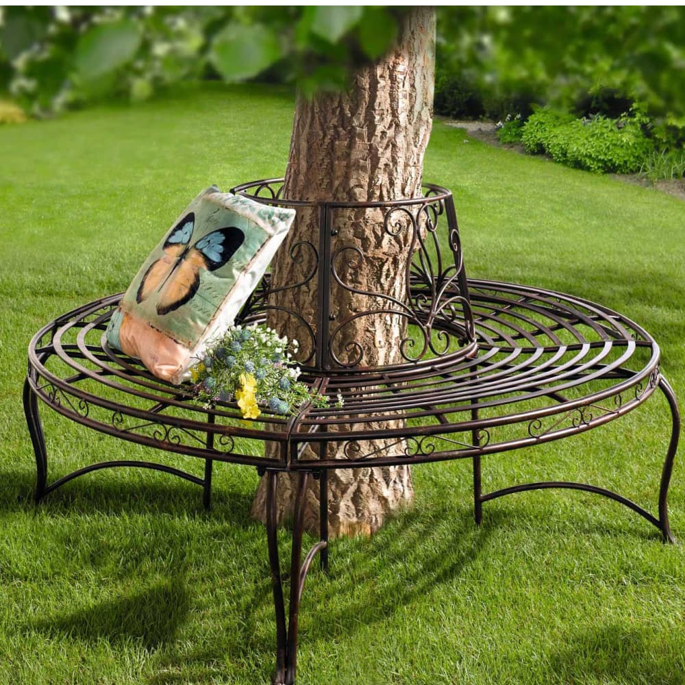 Кованая скамейка вокруг дерева